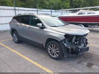 2023 GMC Terrain AWD SLT, Передняя часть