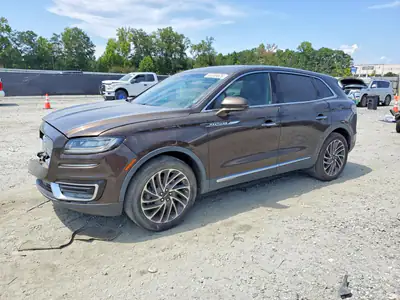 2020 Lincoln Nautilus Reserve, Передня частина